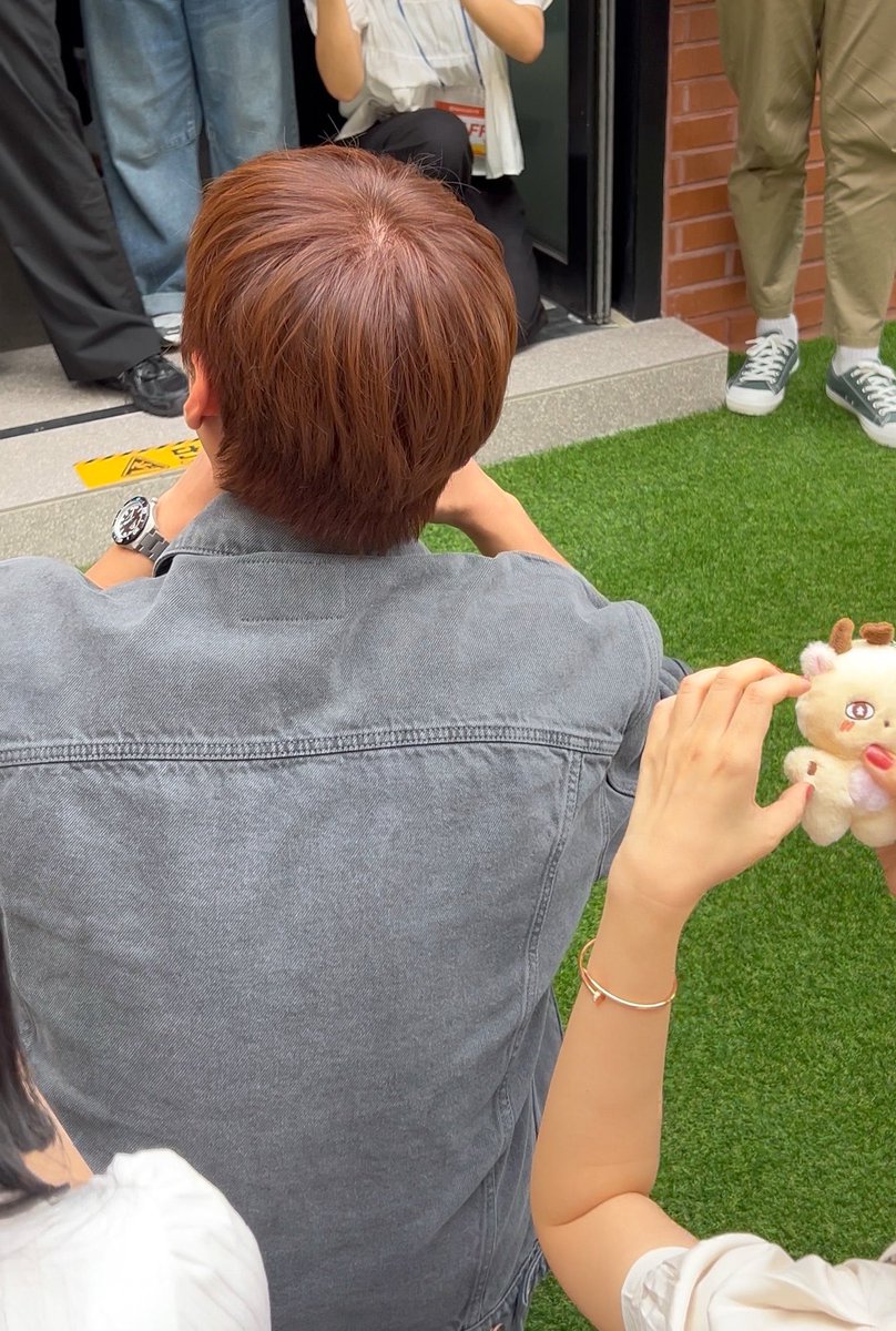 jeojangism's tweet photo. his round head... so pat-able🫳🏻 https://t.co/DD9Su89XfV