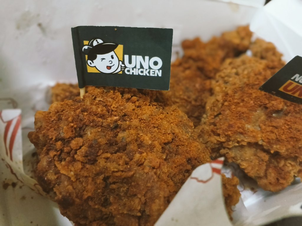 mffrandombos's tweet photo. Uno chicken + cheese saus bikin nagih pesen terus😭😭 https://t.co/f8GoPfkXBH