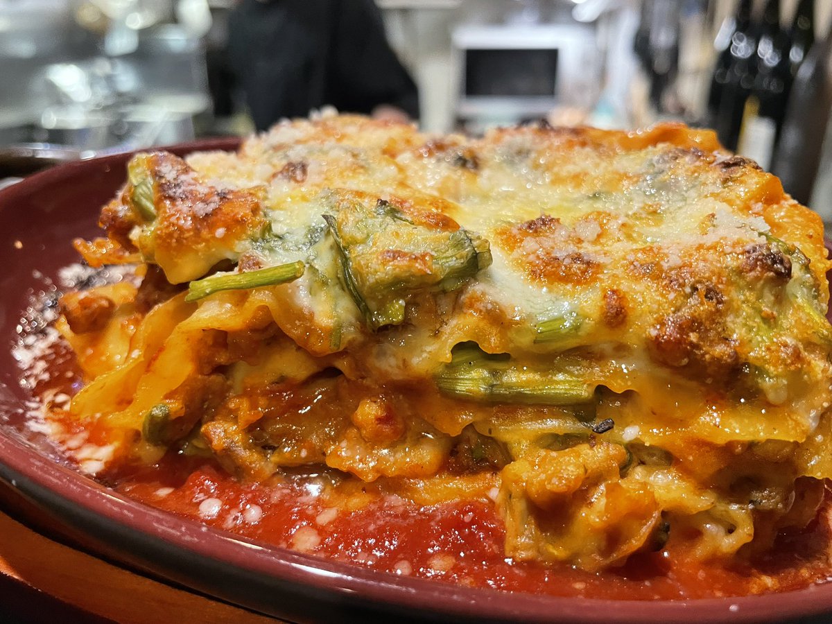 vinosake's tweet photo. 三軒茶屋フィレンツェサケです🇮🇹🍶

７月２日（木））お席に余裕がございます！
気軽にお立ち寄りくださいませ〜🍶

人気メニュ〜♪
『アグー豚と牡蠣サルシッチャのラザーニャ』

【７月】
7月3日（金）早い時間帯が満席です！
7月4日（土）空席あり⭕️
7月5日（日）９周年記念イベント🍶白鷺の城日本酒会！
7月6日（月）振替のお休み
7月7日（火）空席あり⭕️
7月8日（水）空席あり🔺
7月9日（木）空席あり⭕️
7月10日（金）空席あり⭕️
7月11日（土）空席あり⭕️
7月12日（日）お休み
7月13日（月）空席あり🔺
7月14日（火）ワインバー営業🍷19:00〜
7月15日（水）振替のお休み
7月16日（木）空席あり⭕️
7月17日（金）貸切です！
7月18日（土）空席あり⭕️
7月19日（日）お休み
7月20日（月）空席あり⭕️
7月21日（火）ワインバー営業🍷19:00〜
7月22日（水）空席あり⭕️

【食べログ】https://t.co/tXYOMCC2Zq

【一休】https://t.co/NzQvWDeOu2

Firenze Sake フィレンツェ サケ
【営業時間】18:00〜24:00（Food L.O22:00  最終入店 23:00）
※22時からは、バータイムになります🍶🍷🌙

東京都世田谷区三軒茶屋2-10-14 昭和ビル1F奧
TEL 03-5432-9654

#フィレンツェサケ 
#三軒茶屋グルメ 
#日本酒 
#イタリア料理と日本酒 
#日本酒ペアリング