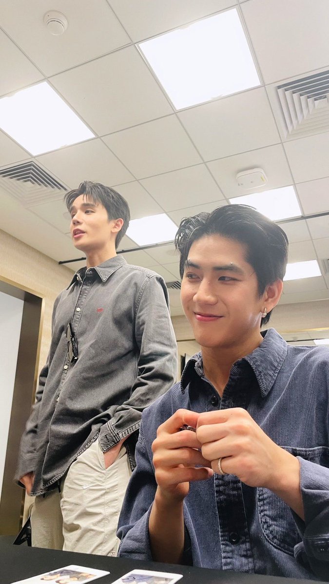 holidayfluffymt's tweet photo. แล้วจริตน้องซีอะ55555555555 ก็ใช่นะซี่ แม่ ๆ มะได้มีอุนหมอส่วนตัวหล่อ ๆ เหมือนหนูนิ 🤏🏻

#jimmyyjp #sea_tawinan #จิมมี่ซี https://t.co/ypogxx81nH
