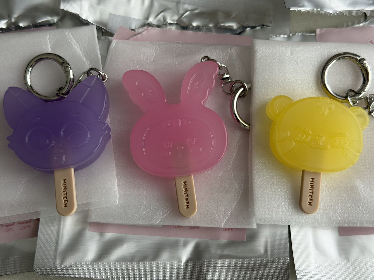 yuiko___0111's tweet photo. SEVENTEEN セブチ MINITEEN ミニティーン ice cream  ICECREAM アイスクリーム キーリング 交換

譲　ジョンハン、ホシ、ウォヌ
求    ミンギュ＞エスクプス、ドギョム

お纏め交換可能な方優先
都内手渡しor郵送希望です💎
お気軽にお声掛けください🙇‍♀️ https://t.co/X3sA5lVHV3