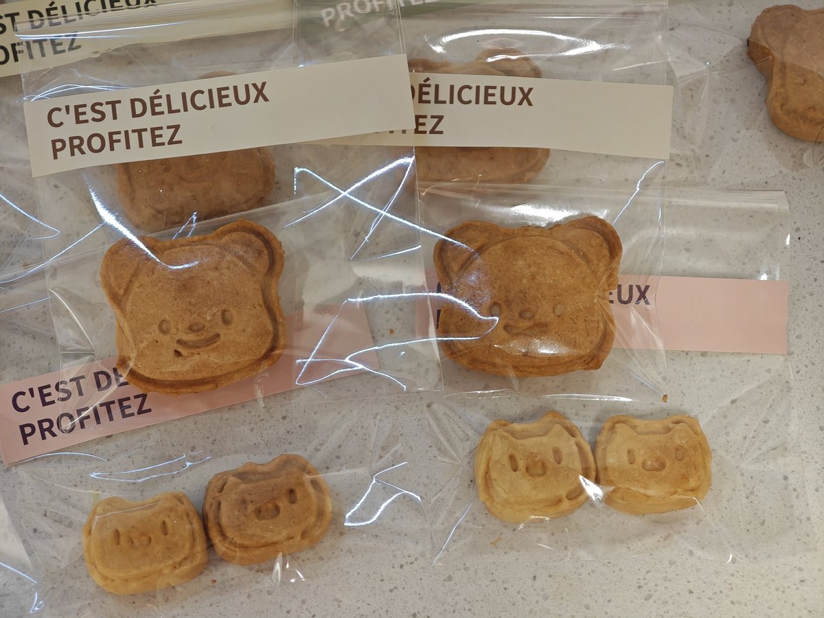mm7pineapple's tweet photo. When I was in Chongqing, I made a lot of bear and kitten cookies to share with betus, but you aren't allowed to eat them.😂😂😂😂sad for that.
@bxxm_rvw https://t.co/K2M17OOgEs