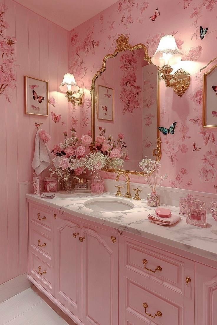 insperarise's tweet photo. vintage bathroom full of floral charm 🛁 https://t.co/3TSCzb04Pr