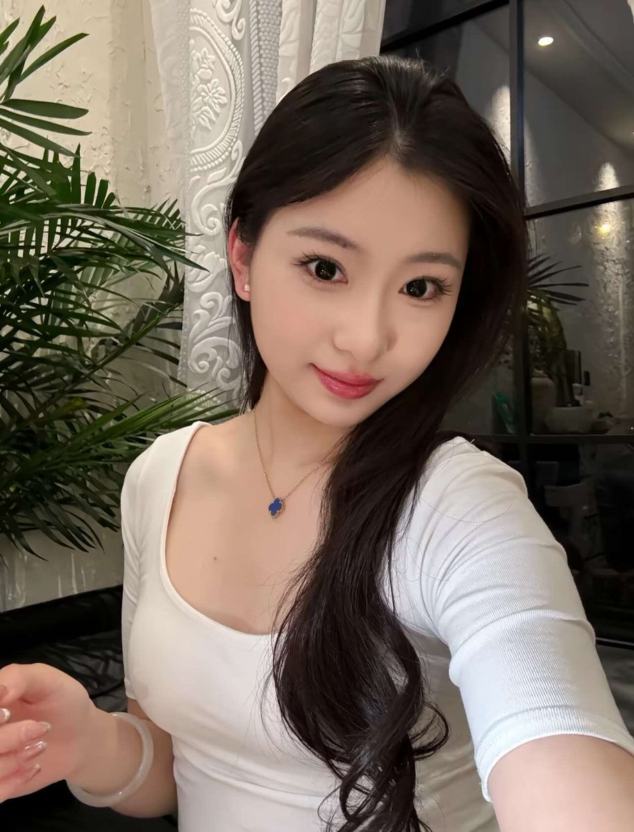 jjjpad's tweet photo. 江苏 宿迁女孩，性格开朗，热爱健身和摄影，经常拍自己的生活日常。有点M反差，想认识能一起运动、拍照，先约饭聊天熟悉一下~我很会聊天也很听话。 https://t.co/2r0T8o56HX