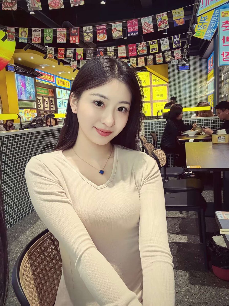 jjjpad's tweet photo. 江苏 宿迁女孩，性格开朗，热爱健身和摄影，经常拍自己的生活日常。有点M反差，想认识能一起运动、拍照，先约饭聊天熟悉一下~我很会聊天也很听话。 https://t.co/2r0T8o56HX