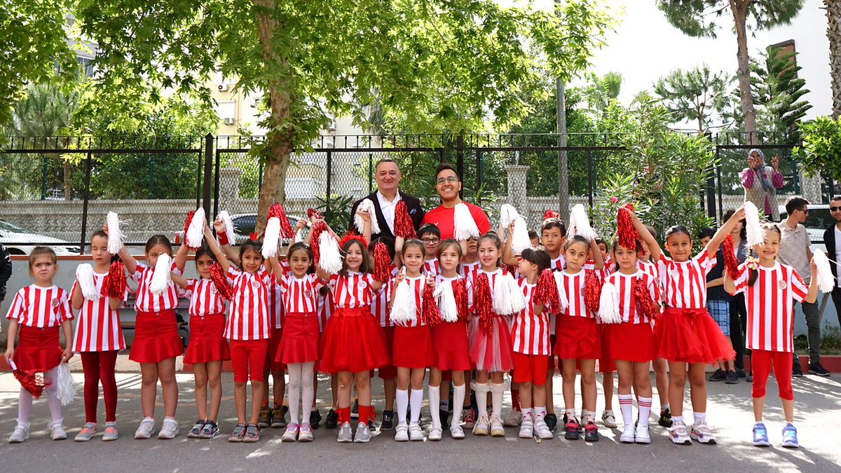 CanerCanitez's tweet photo. Doğum günün kutlu olsun koca çınar. ❤️🤍 #60Yıl @Antalyasporklb https://t.co/FRYTgNvCNL