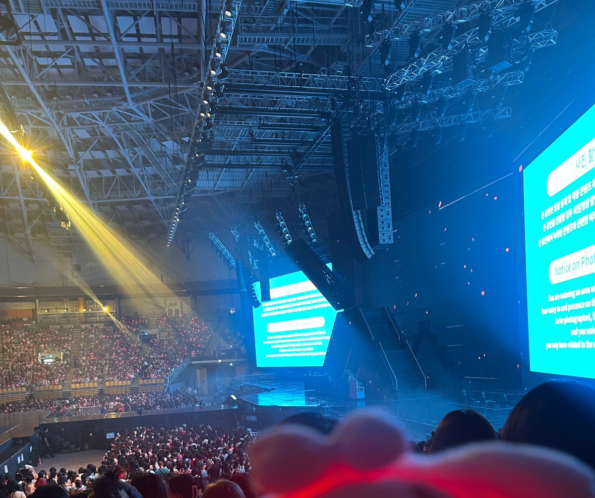 ddya922's tweet photo. 체조 1층 1구역 19열쯤 https://t.co/FkZ4dornqj