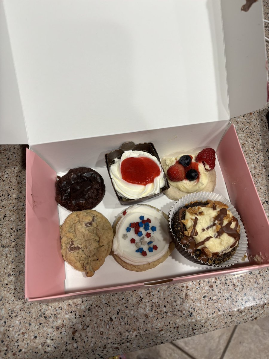 icntstopcrying's tweet photo. they gave me the wrong order today and the berry one tasted like ballsack it was the one i was most excited for https://t.co/zredzfM2Mu