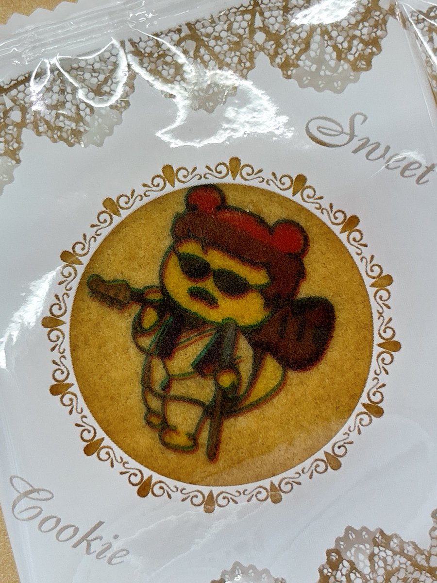 potekuma_kun_'s tweet photo. THE ALFEE×ポテくまぷめるコラボの「秩父札所巡りプリントクッキー」が出た〜‼︎包装紙もカワエエし💕お遍路さん姿の3人がプリントされたクッキーはウマウマだし🍪ただいまじばさん商店や道の駅などのおみやげ屋で販売ちう🛒職場で配る秩父みやげにちょうどいいかも💡
#THEALFEE #秩父札所午歳総開帳 https://t.co/vOtR5RIwnb