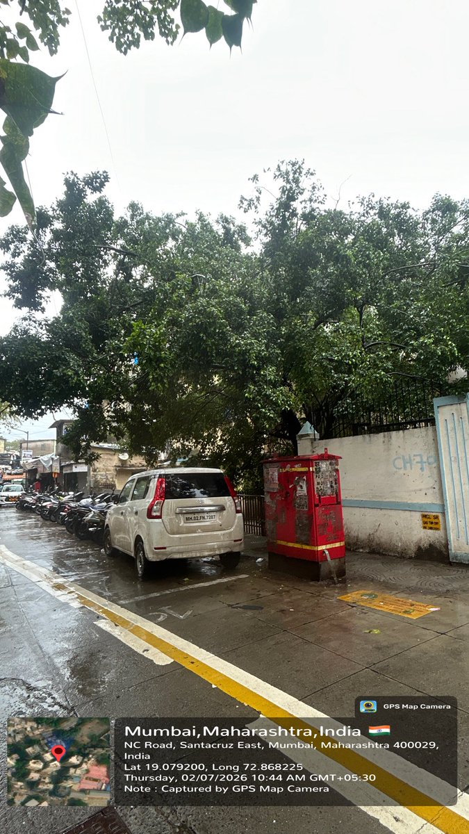 SNetawane13327's tweet photo. mybmc @mybmcWardHE Kindly trim the overgrown tree on NC Road, Santacruz East, Mumbai 400029. The branches are extending over the road and may pose a risk during the monsoon. Please arrange tree pruning at the earliest. #MumbaiRains #TreePruning https://t.co/i9MEgNXBoB