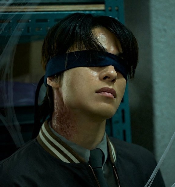 tam_br_ch's tweet photo. 혼자 영화를 봤다. 오전 타임이라 그런건지 어쩐건지 4D　영화관 안, 나 혼자였다.

혼자라 좋았다.
혼자 에로 영화를 찍는 구교환을 사심 가득 담아 농밀하게 관찰할 수 있었다.
정말.. 당신... 콧구멍이 이렇게 섹시할 일이야..?

#군체 #구교환 https://t.co/3Bz40I6vYp