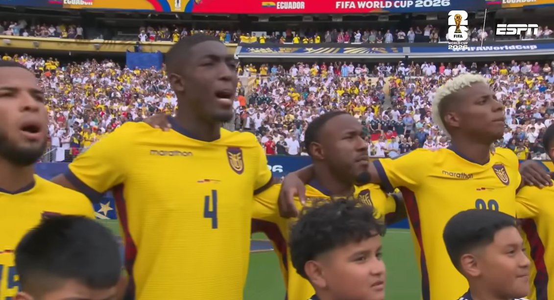 dante_rm86's tweet photo. @didaneta_ Al parecer desde que se enfrentaron a Alemania tomaron la decisión de hacerlo asi. Como sea, el semblante es distinto...pero como dije, ya fue! https://t.co/Xz7VUbtSHy