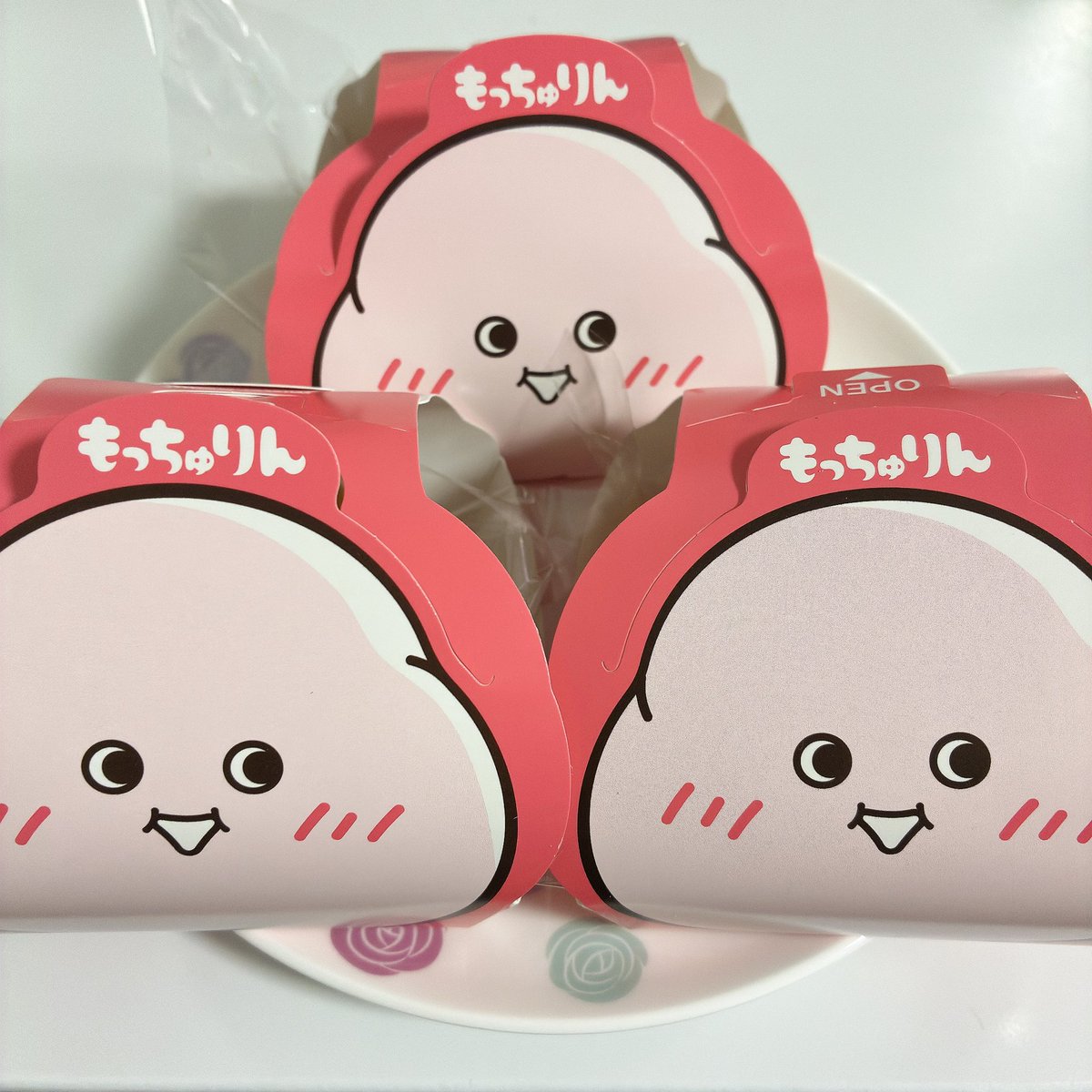 Snufkin_79's tweet photo. 今日のお昼🍩
ミスドの前を通ったらもっちゅりんの販売開始10分前で、列も短かったのでちょっと並んで買っちゃった⸜( ˶'ᵕ'˶)⸝

食べにくい…ŧ‹”ŧ‹”( ‘ч’ )ŧ‹”ŧ‹” https://t.co/sWVyk21UDp