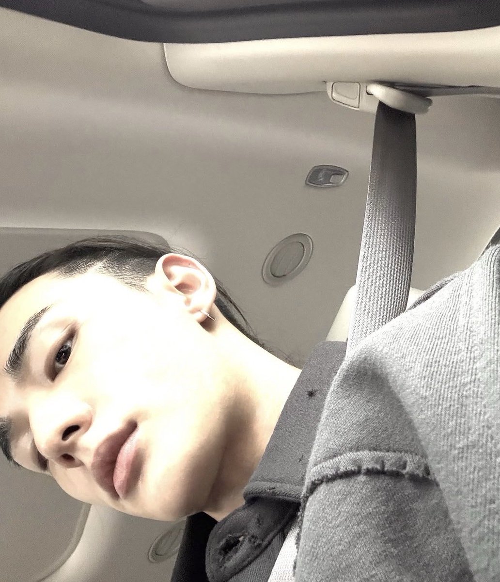hyunecafe's tweet photo. WHAT THE FUCK HYUNJIN NEW HAIRCUT?!!!! https://t.co/peaMwDG3U7