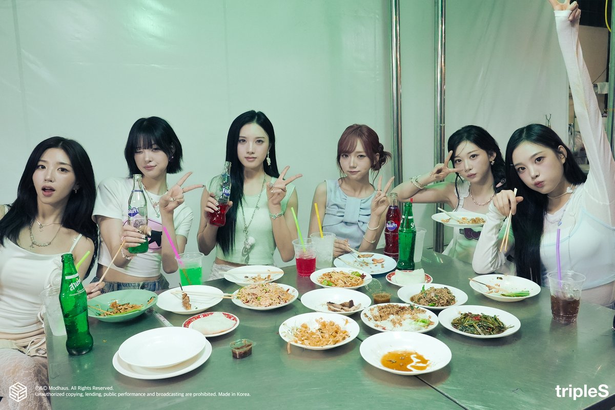 triplescosmos's tweet photo. [tripleS] <ASSEMBLE26 LOVE&amp;POP pt.1>  Moon의 방콕 뮤직비디오 현장 포토 비하인드

🔗https://t.co/lfHPtHaW5X

#tripleS #트리플에스 
#ASSEMBLE26 #LOVEnPOP 
#Baby_Flower https://t.co/rTPJ852aYq