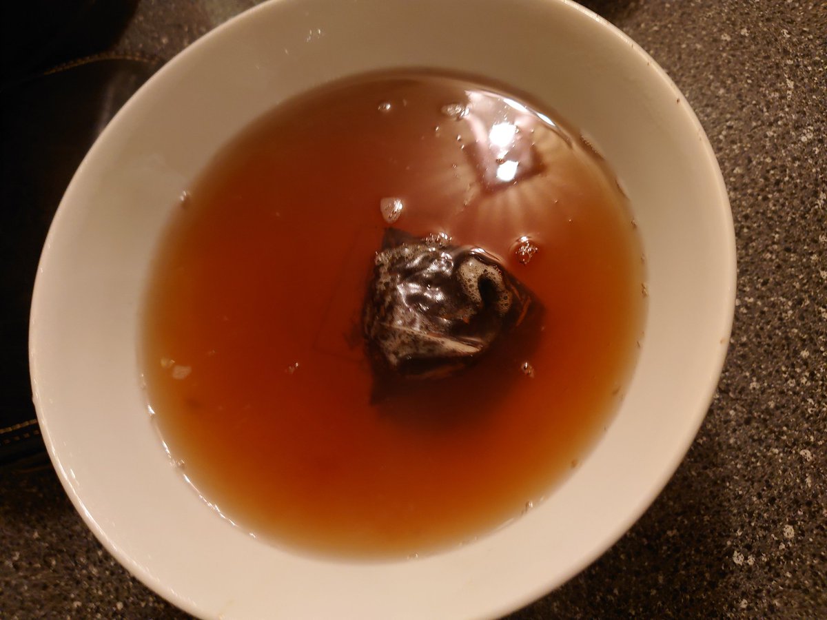 nor_cony's tweet photo. ペットボトルのほうじ茶買えばよかったんじゃないですか？ https://t.co/PyEOXL88uU