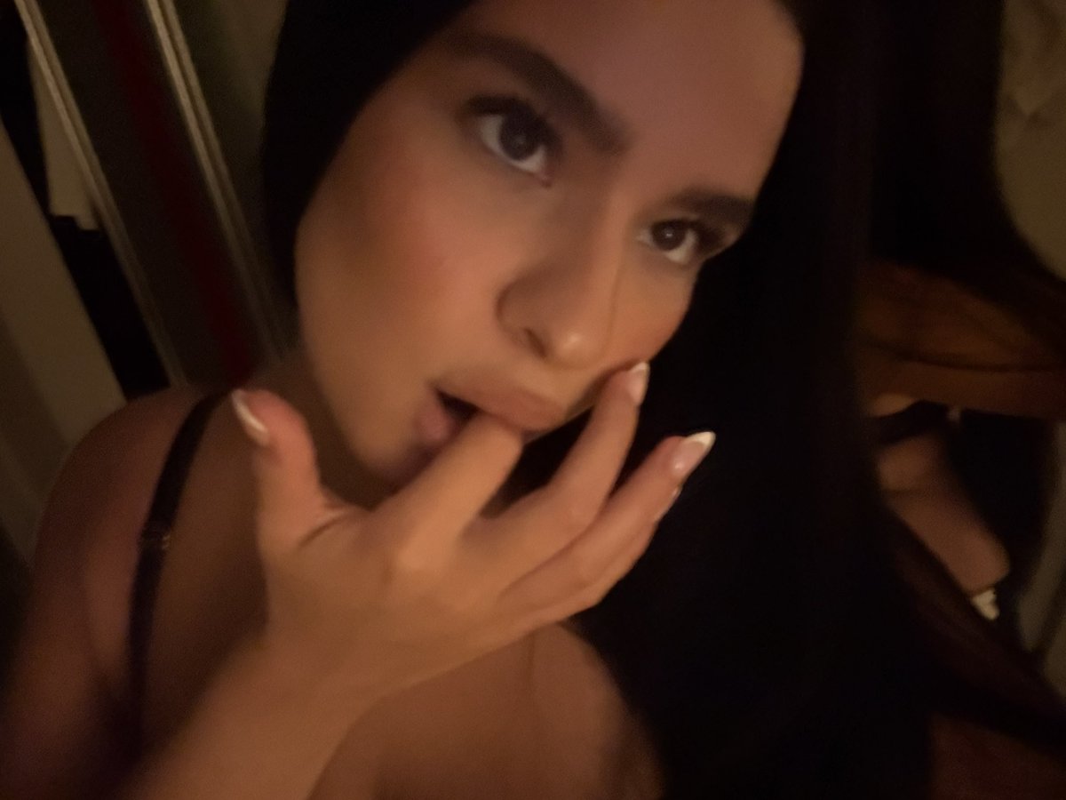 nadiaaball's tweet photo. Hi bae https://t.co/lpCMsZWqXu