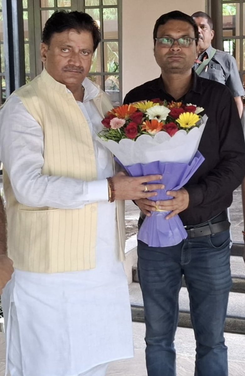 baagi_kamlendra's tweet photo. माननीय श्री @GaneshSingh_in जी सांसद, सतना लोकसभा (मध्य प्रदेश)

सभापति, अन्य पिछड़ा वर्गों के कल्याण संबंधी संसदीय समिति
आपको जन्मदिन की हार्दिक बधाई एवं शुभकामनाएँ।

आप स्वस्थ, दीर्घायु, ऊर्जावान एवं सदैव सफल रहें। आपका जीवन सदैव यश, सम्मान और सफलता से परिपूर्ण रहे।

जन्मदिन की हार्दिक शुभकामनाएँ! 🎉🎂🙏