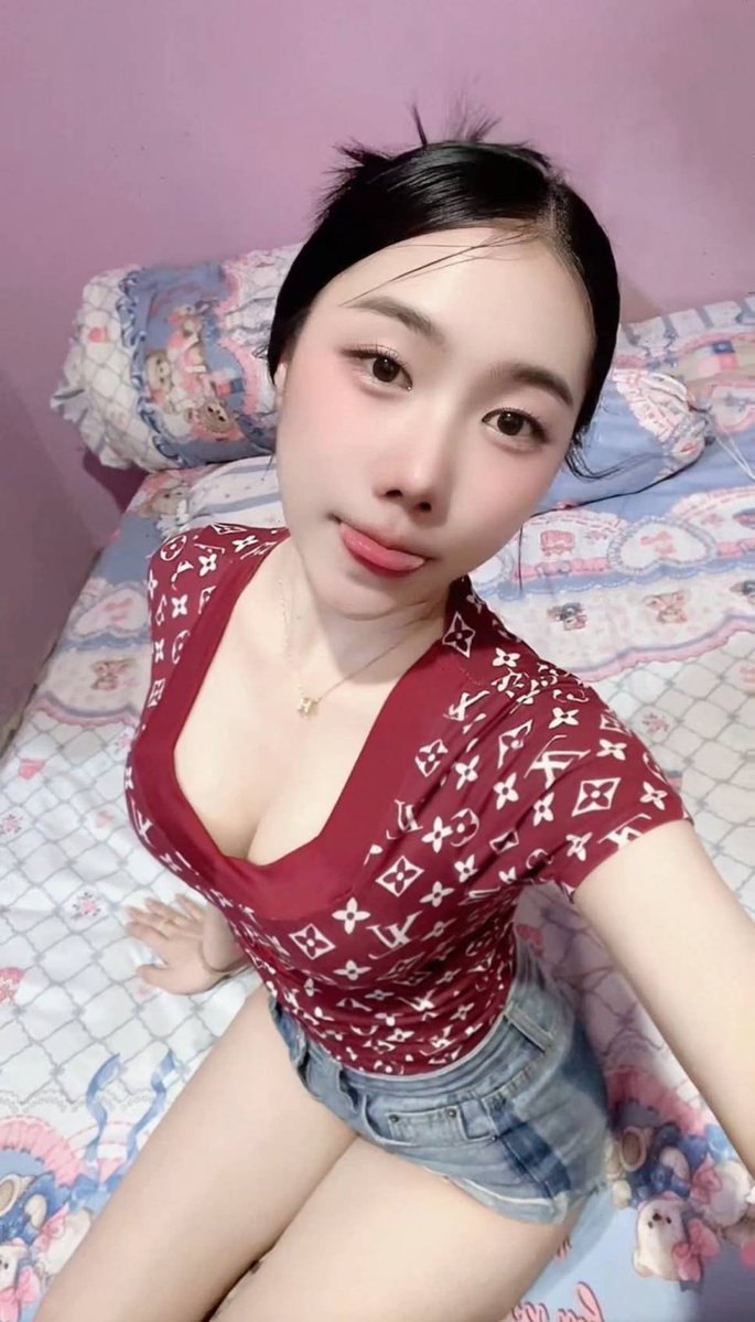andrewe_bery31e's tweet photo. ขนมไทย "ขนมครก" กะทิเยิ้มๆ 🥥
ใช้แป้งข้าวเจ้าและกะทิหอมๆ หยอดบนเตาหลุม ✨
รสหวานมันกรอบขอบนุ่มในทานตอนร้อนๆ ที่สุดเลย 🥄
เป็นขนมไทยโบราณที่หาทานง่ายและอร่อย
🤗
#รับงานนครสวรรค์

ว่างจร้า
ไอดี https://t.co/OO1PhylXTK https://t.co/hyZkTBxw9x