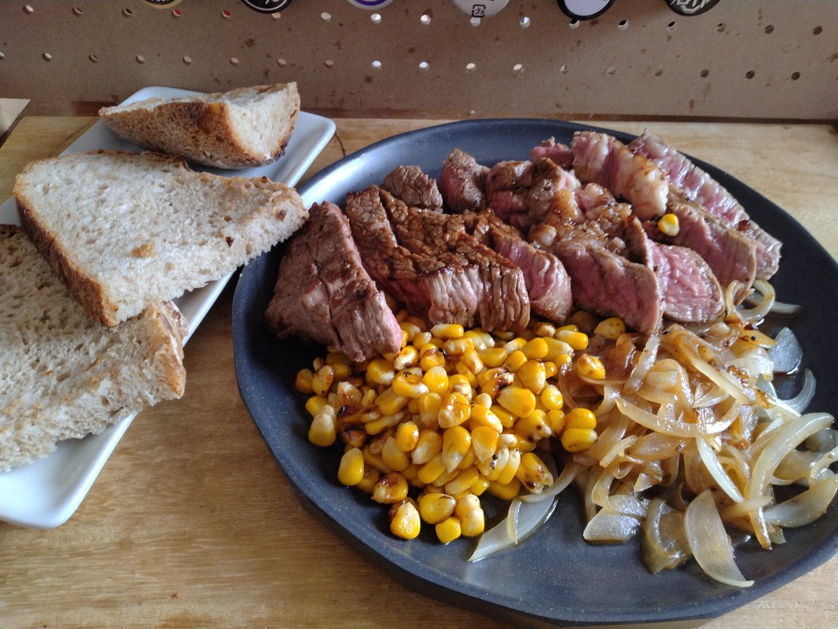 under_125_'s tweet photo. 昼からガッツリ
素敵なステーキプレート
#おうちごはん 
400gはあったと思う
ペロリやわ https://t.co/4JWFuSja8q
