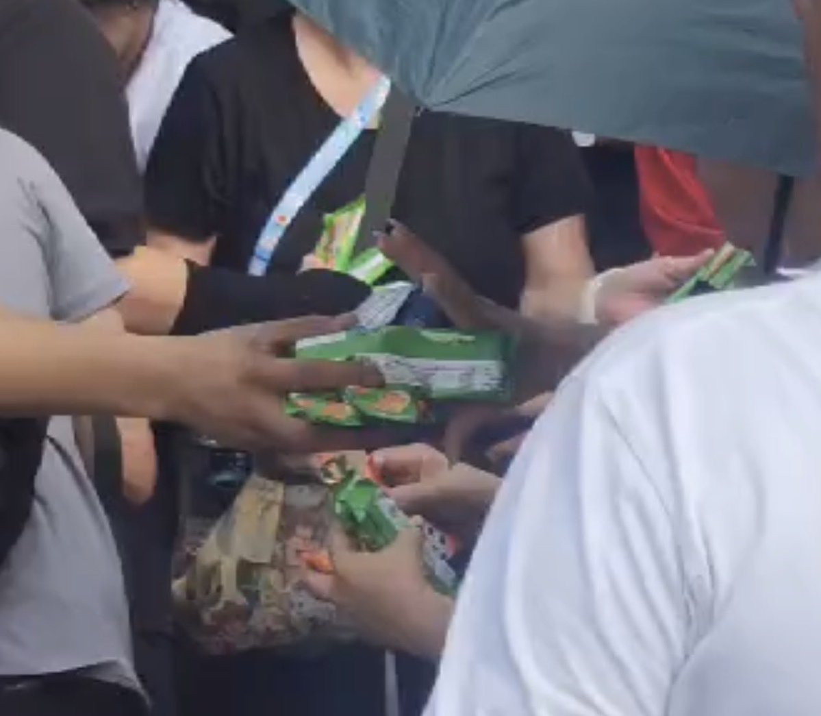 thequeenanima's tweet photo. Kailan pa naging fast food ang presto cream peanut butter cookies? At corn chips ? Gaga kang kulto ka. https://t.co/K2u7TmwBEP