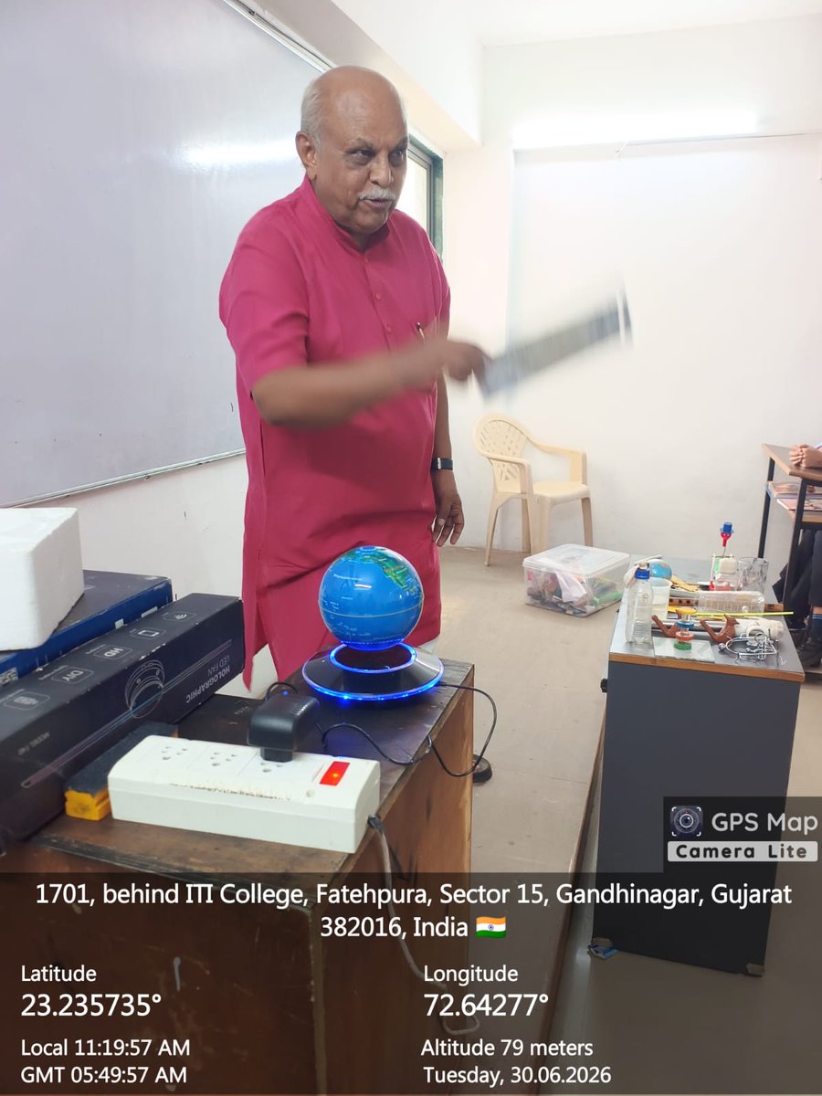 NisargCSC's tweet photo. 🔬 "Fun with Science" કાર્યક્રમ નિસર્ગ કોમ્યુનિટી સાયન્સ સેન્ટર, ગાંધીનગર દ્વારા Tapasya Integrated School ખાતે યોજાયો. વિદ્યાર્થીઓએ રસપ્રદ વિજ્ઞાન પ્રયોગો અને હેન્ડ્સ-ઓન પ્રવૃત્તિઓમાં ઉત્સાહપૂર્વક ભાગ લઈ વિજ્ઞાનને આનંદદાયક રીતે અનુભવ્યું.
#FunWithScience #STEM @InfoGujcost https://t.co/DvFnp8gLde