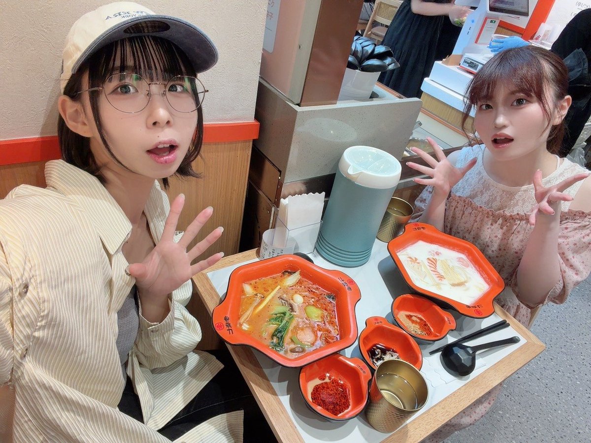 flefiore_'s tweet photo. 有言実行！この前のお休みでかとさやとデートしてきたの💞
初麻辣湯楽しかった〜！！かとさやおすすめのさつまいも春雨、めちゃうまです🍠
菜花は辛さ抜いたから麻辣要素ゼロなんですけどね🥺
またデートするんだ〜♡ https://t.co/lCrU6jEEkG