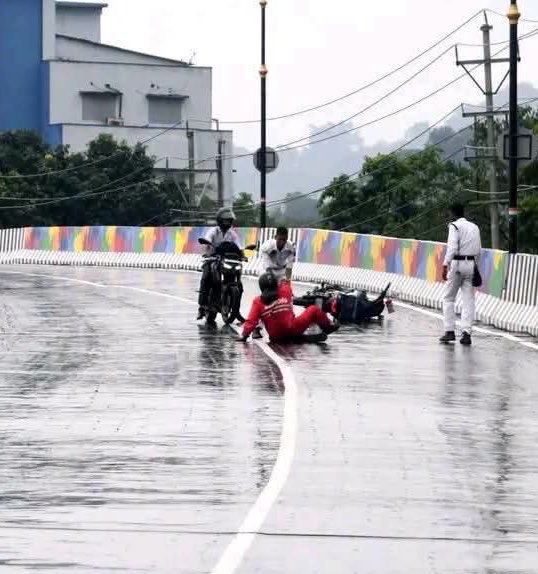 rishi_baruah's tweet photo. A flyover is built to make commuting safer and smoother.

But within just four months of its inauguration, the Maharaj Prithu Flyover is making headlines for a different reason: repeated accidents and vehicles skidding during rain, along with the tragic loss of a Guwahati resident, Parimal Medhi.

If a newly inaugurated flyover becomes hazardous within months, shouldn't its engineering, execution and quality be questioned? 

If it is already raising serious safety concerns, who takes responsibility?

More importantly, who is accountable before another life is lost?

Video/ photo : Internet sourced 

#guwahati #guwahaticity