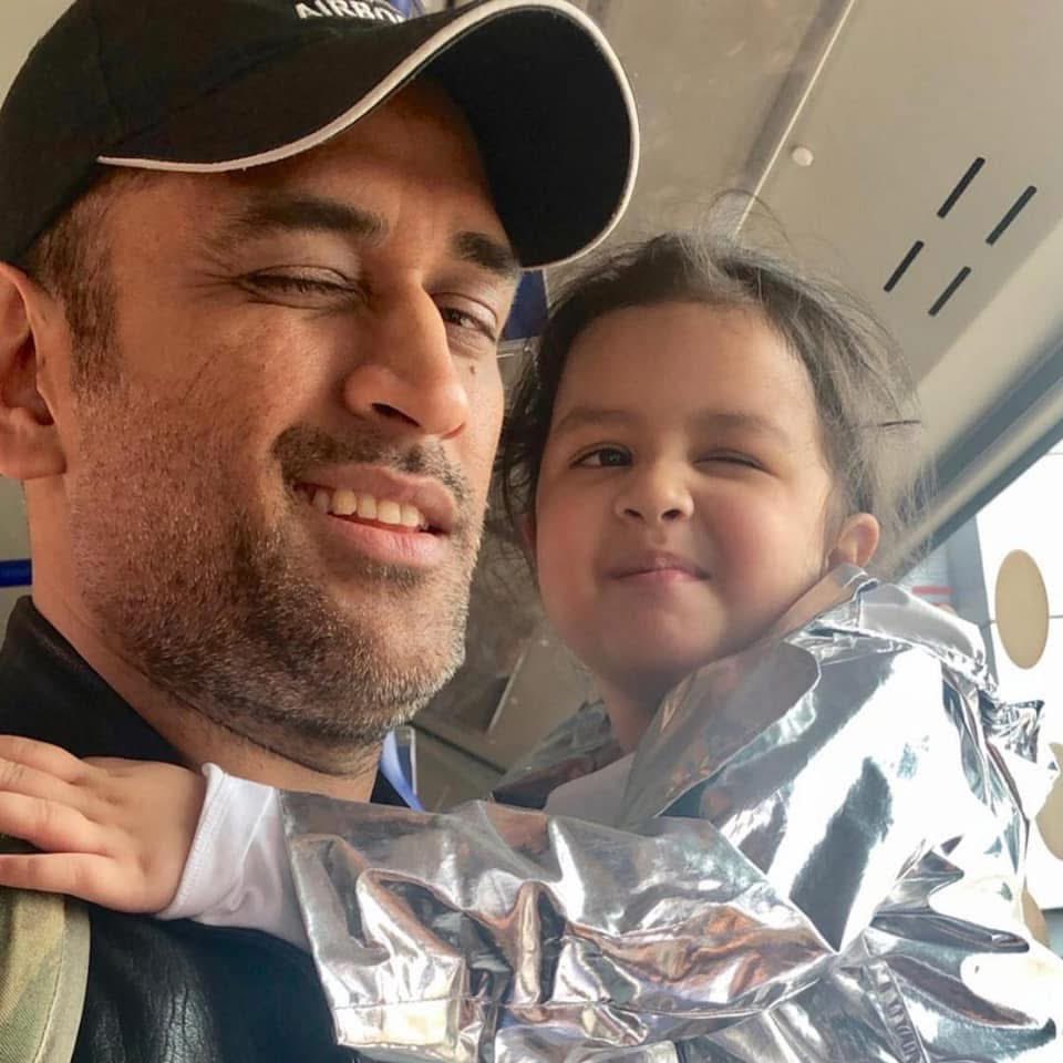 msdfansofficial's tweet photo. A super adorable selfie of Ziva and MS Dhoni. 

Throwback Thursday from our archives. https://t.co/SpWukrV2O9