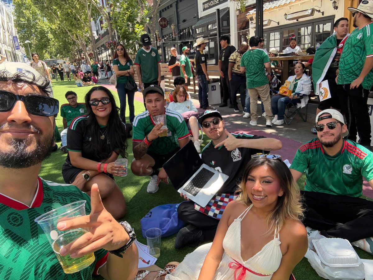 Damn___Daniel's tweet photo. 🇺🇸🇲🇽🌎🏟️ https://t.co/mQPdl4ReW4