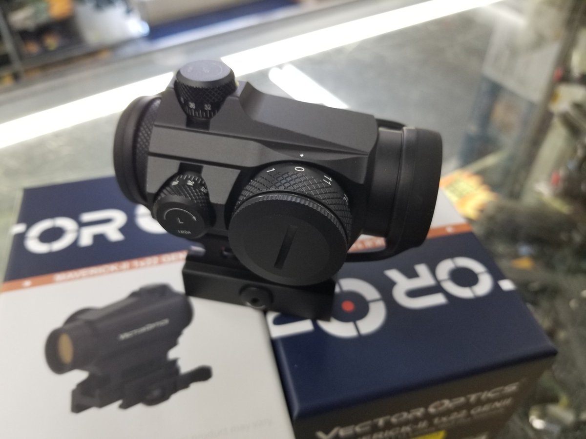 TOM04395949's tweet photo. 久しぶりのVectorOpticsの‼️
マーベリック-2 1×22 GEN2
入荷しました(^_^ゞ
アサシンやグロックシリーズにオススメのドラムマガジン入荷しました👍こちらもフラッシュですよ😏👌
#タケウチモデル　#サバイバルゲーム　#サバゲー https://t.co/4NwmczzSDy