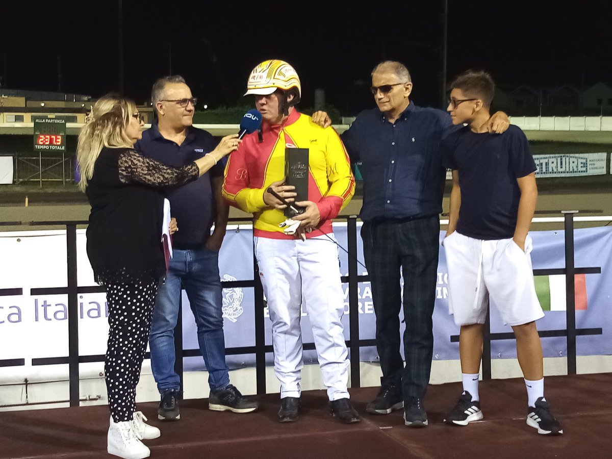 MarcoStell77's tweet photo. Premiazione @MikBechis https://t.co/y8RcDKAGqB
