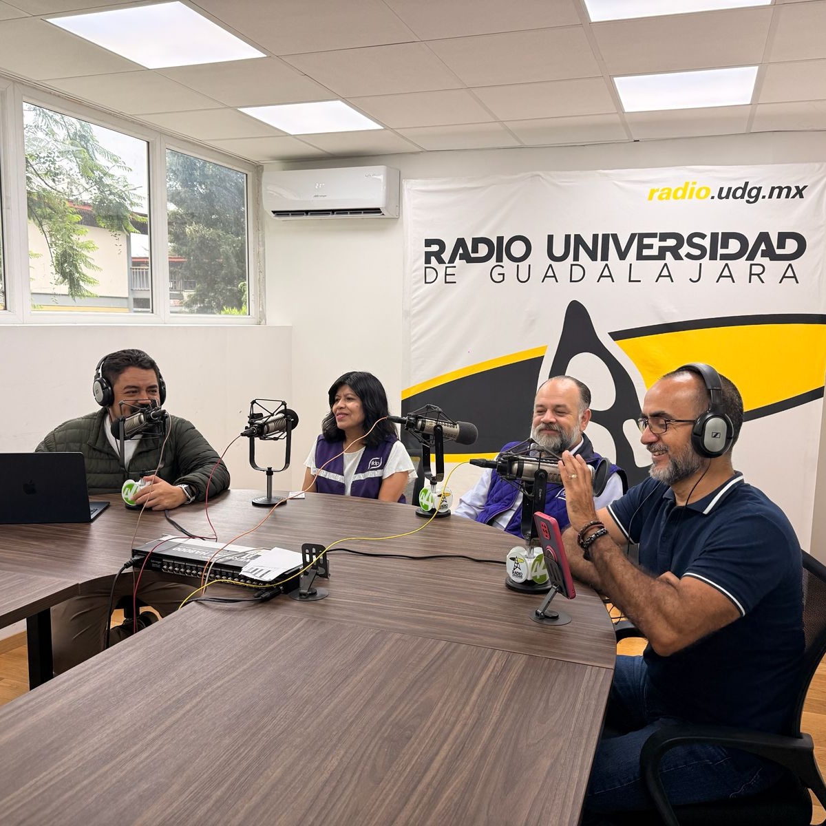 IFDPJalisco's tweet photo. En nuestra visita a Zapotlán El Grande, Ciudad Guzmán, personal de la Delegación Jalisco del IFDP participó en Radio Universidad de Guadalajara, para difundir los servicios gratuitos de defensa penal y asesoría jurídica federal que ofrece la  Institución.
Defensatel 800 224 2426. https://t.co/PHqcmdOXHj