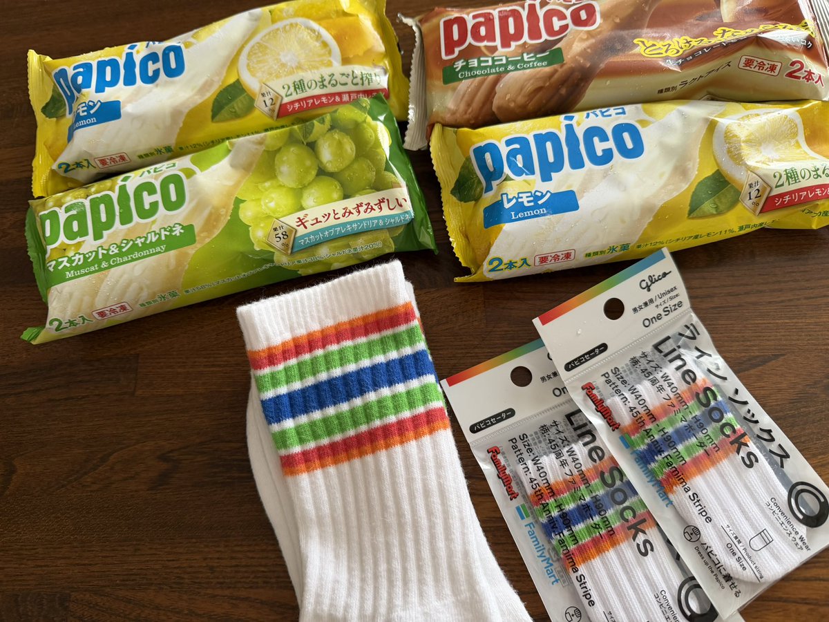 0114Ho's tweet photo. 今回もパピコソックス
（銀子ソックス）ゲットできた🧦
友達の猫ちゃん履いてくれるかな？ https://t.co/sNjDpjgxAC