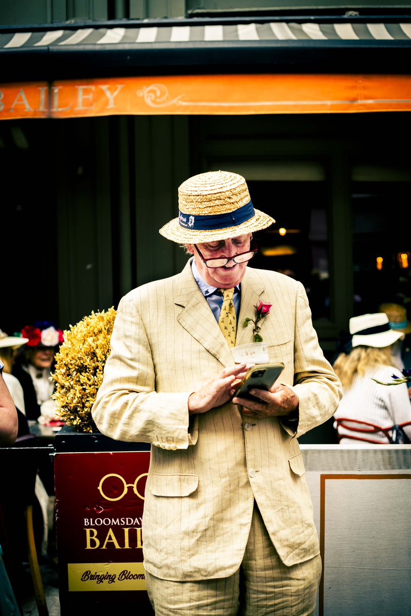 bloomsdayfest's tweet photo. Bloomsday celebrations at Davy Byrne’s. 

📸: Marcelline Roulleau

#bloomsday #bloomsdayfestival 

In collaboration with The James Joyce Centre and supported by Fáilte Ireland and The Department of Culture, Communications and Sport https://t.co/mwHhdwn0PS