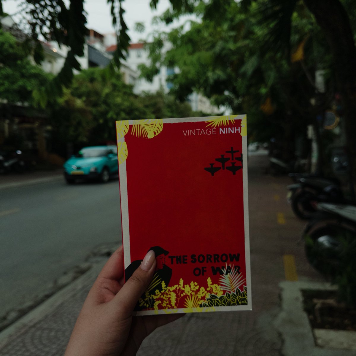 fictionaljuls's tweet photo. 🏮1st day of july in vietnam and got a book for a keepsake ! #booktwt https://t.co/qF9Qzasi9N