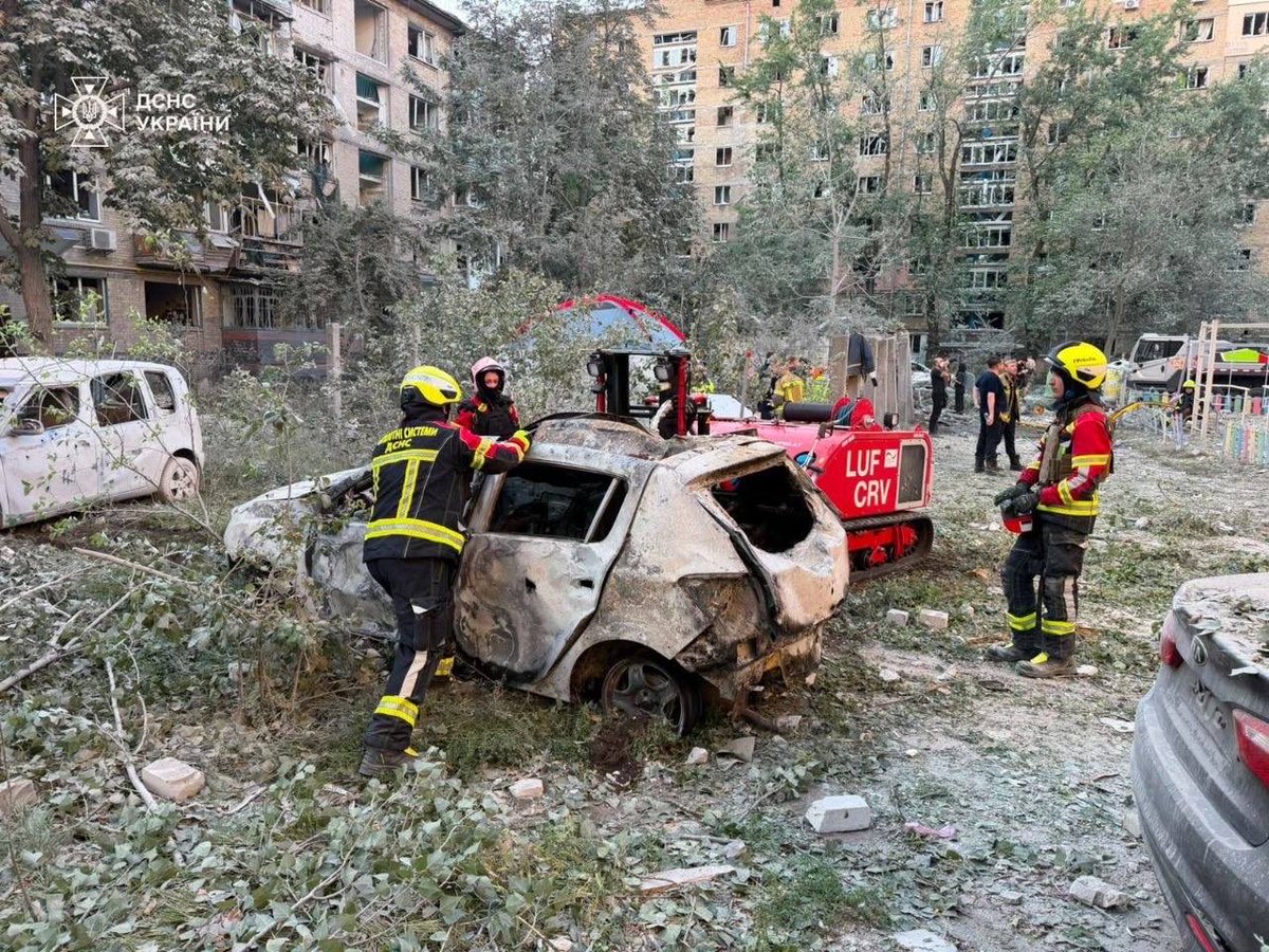 jurgen_nauditt's tweet photo. Kyiv, attacked by Moscow's barbarians.

Meanwhile, Russian bloggers are claiming that only military targets were hit in the attack.

The truth is that not a single military target was attacked—only civilian targets. https://t.co/dgqVNuWp9b