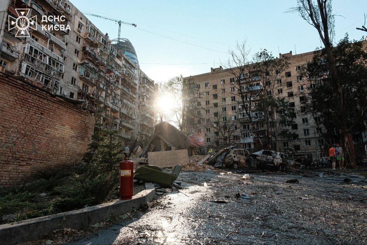 jurgen_nauditt's tweet photo. Kyiv, attacked by Moscow's barbarians.

Meanwhile, Russian bloggers are claiming that only military targets were hit in the attack.

The truth is that not a single military target was attacked—only civilian targets. https://t.co/dgqVNuWp9b