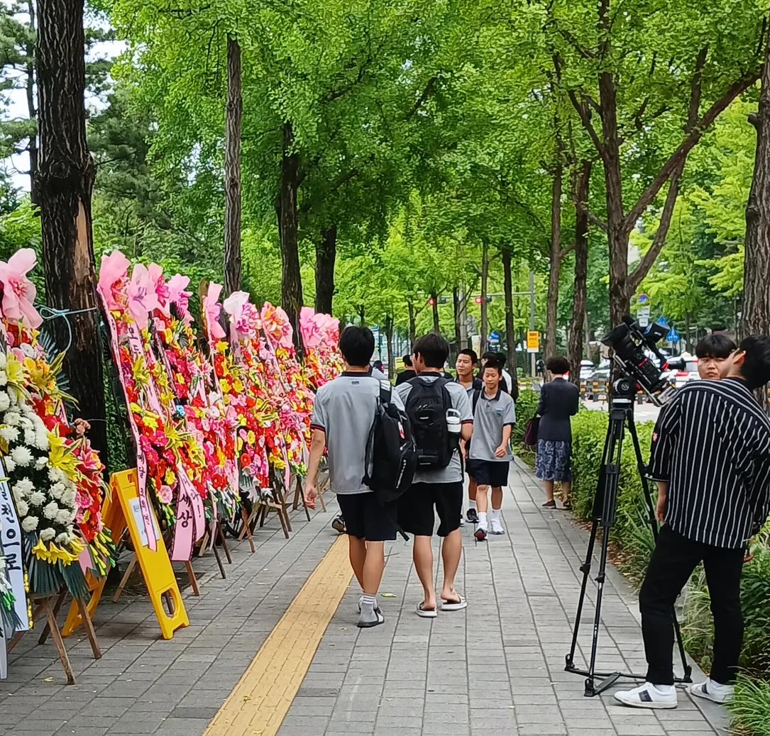 morrisoi37's tweet photo. 받) 배재고 학생들이 지나가며

“교복 입고 다니다 계란 맞는 거 아녀?”라고 함..

속상하다.. 못난 어른들 때문에 저런 생각을 하게 해서..

힘내라 배재고!! 기죽지 마라!! https://t.co/c5rzhDzZBX