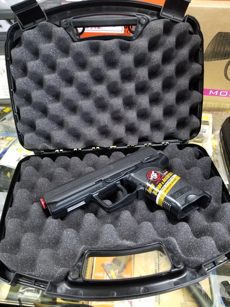 TOM04395949's tweet photo. ライフルケースとハンドガンケースを取り寄せました(^_^ゞ
大事な銃はしっかり保管しましょう💪
#タケウチモデル　#サバイバルゲーム　#サバゲー https://t.co/lNM1hruS7q