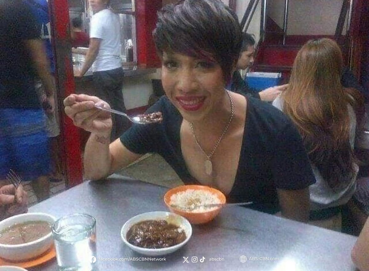 macabey0nce's tweet photo. she was so happy to eat a bowl of beef pares https://t.co/Fz8Z5PdiNe
