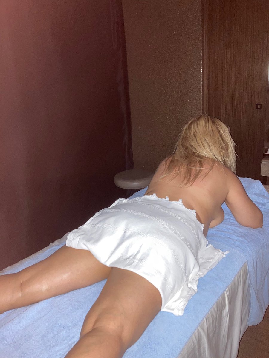 erenmasor16's tweet photo. KALİTE TESADÜF DEĞİLDİR BİR DM UZAGİNİZDAYİM SEYAHAT ENGELİ YOKTUR 😍🥰
#EVLİÇİFTLER #Swinger #EROTİKMASAJ https://t.co/ny3jUoOgC1