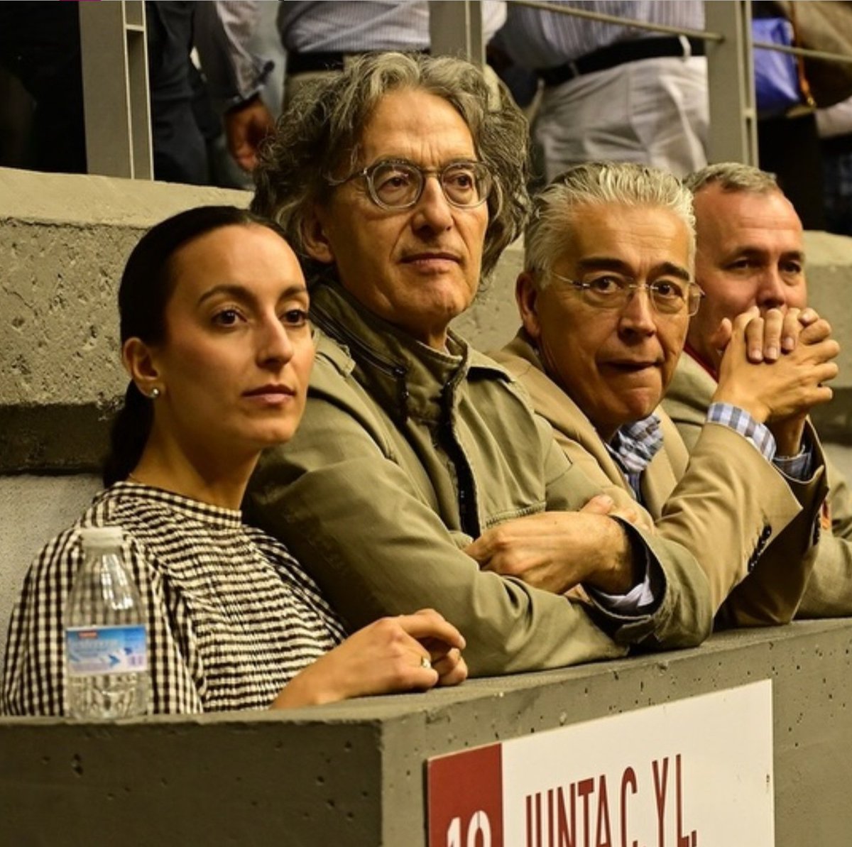 JuanPerez757575's tweet photo. luego nos preguntamos como es que Fiscalía archive los contratos a Eventos El Espino de #Borjeta Suárez....No parece muy ético que el Fiscal jefe de CyL vaya a los toros invitado por la junta,que también contrato a Eventos el Espino @jcyl #BorjaSuárezDimisión #Burgos @fiscal_es https://t.co/AA7ToGniok