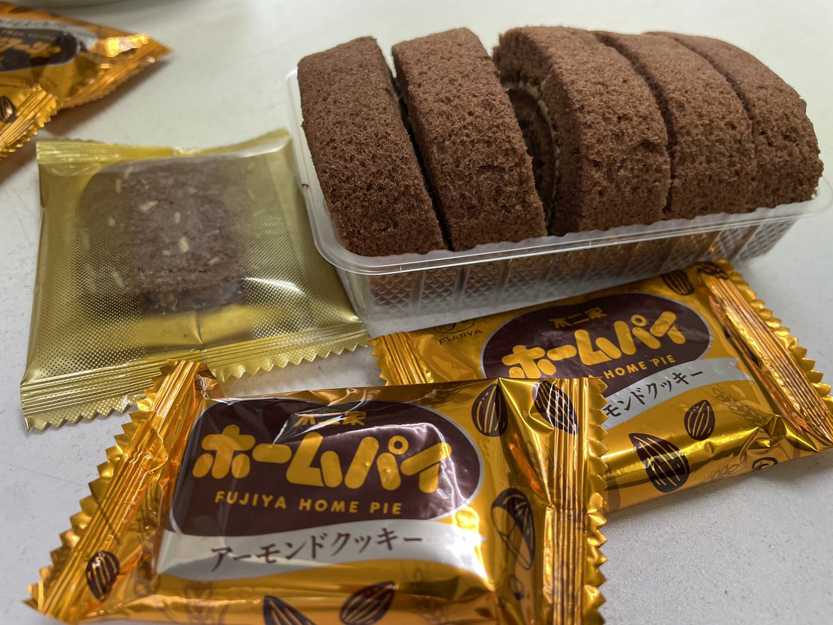 k_cyou's tweet photo. 今日のオヤツです。
いつもお持ち寄りいただきましてありがとうございます♪ https://t.co/WfhJR816GZ
