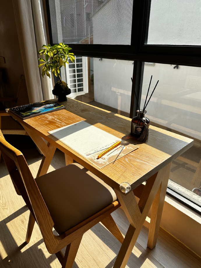 akopp13's tweet photo. Transform your desk with 1 small plant + a minimalist notebook → work feels calmer, ideas flow smoother. Small changes = big productivity wins https://t.co/IZnMqtBLEQ
