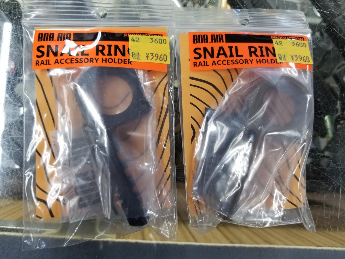 TOM04395949's tweet photo. みんな大好き「メカニクス」の‼️
グローブクリップ各色入荷しました(^_^ゞ
BOR_AIRのスネイルリング在庫ありますよ～👍
#タケウチモデル　#サバイバルゲーム　#サバゲー https://t.co/B2Wynvc48a