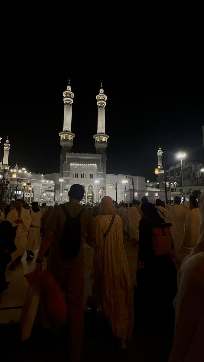 ShiamAlHarthy's tweet photo. ورب الخير لا ينسى قلبًا صبر كثيرًا https://t.co/4bkVE1xKeu