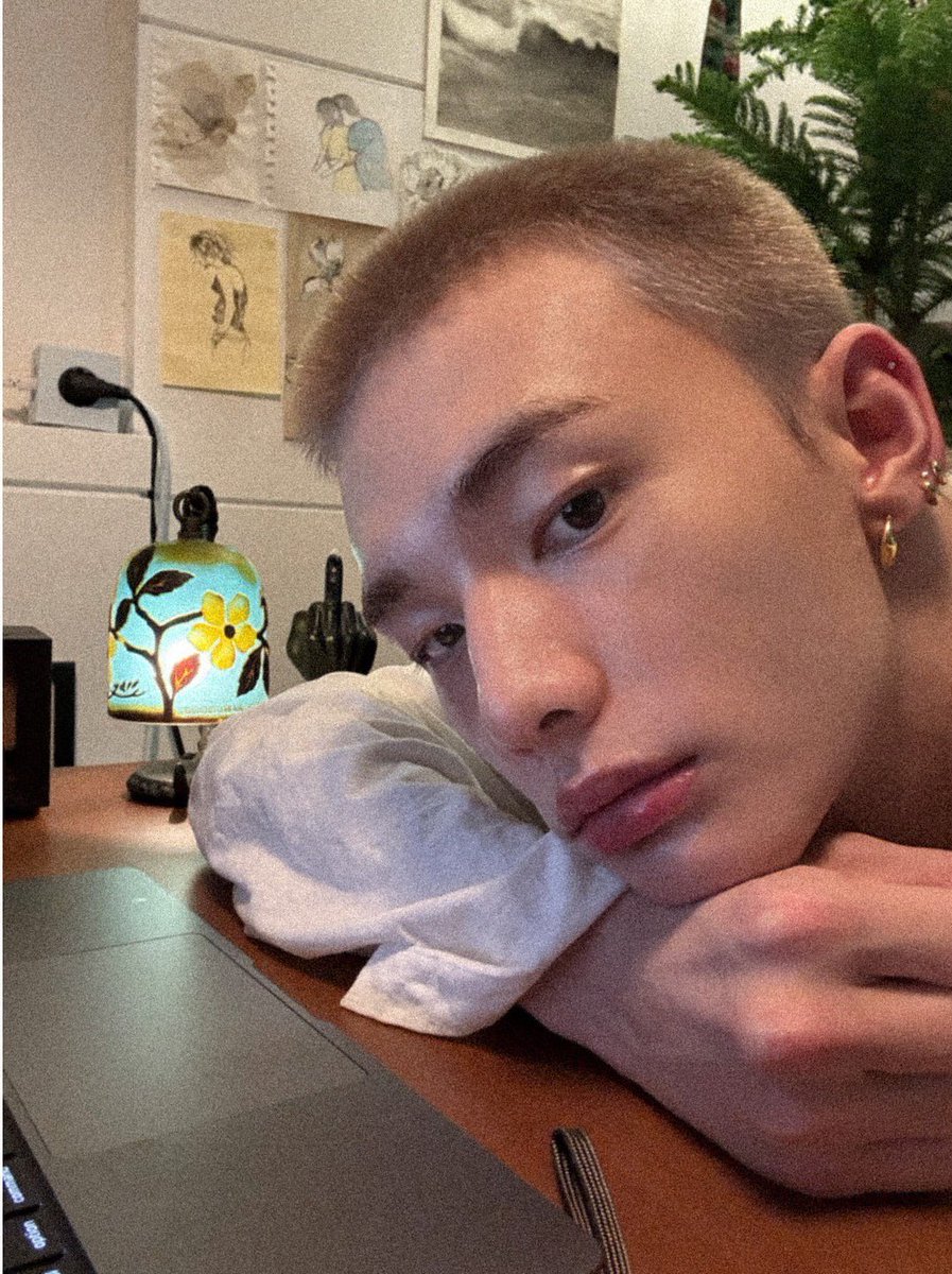 spearhyunnie's tweet photo. DIED 2024 BORN 2026 WELCOME BACK BUZZCUT HYUNJIN https://t.co/FpxMtRF3M0