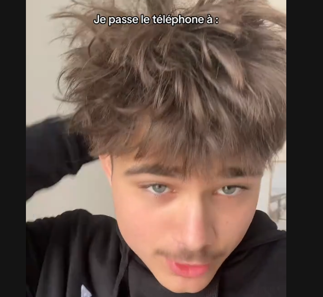 maes2lahess's tweet photo. baxo a perdu sa moustache dans le train et azkx qui fait le bogoss devant la cam alors que wallah il est horrible LA HONTE 😂@azkxfn @baxofnbr #K13NVMLP https://t.co/fqF04KWEYp