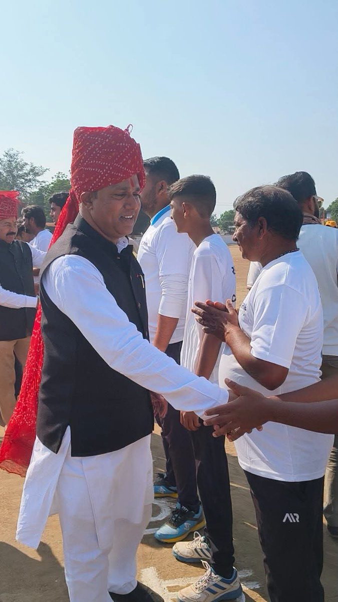 HarishKumarINC_'s tweet photo. लोग चाहते हैं कि आप बेहतर करें लेकिन यह भी सत्य है कि, वह कभी नहीं चाहते कि आप उनसे बेहतर करे।

राम राम सा 🙏 https://t.co/GiwQjj6zMA